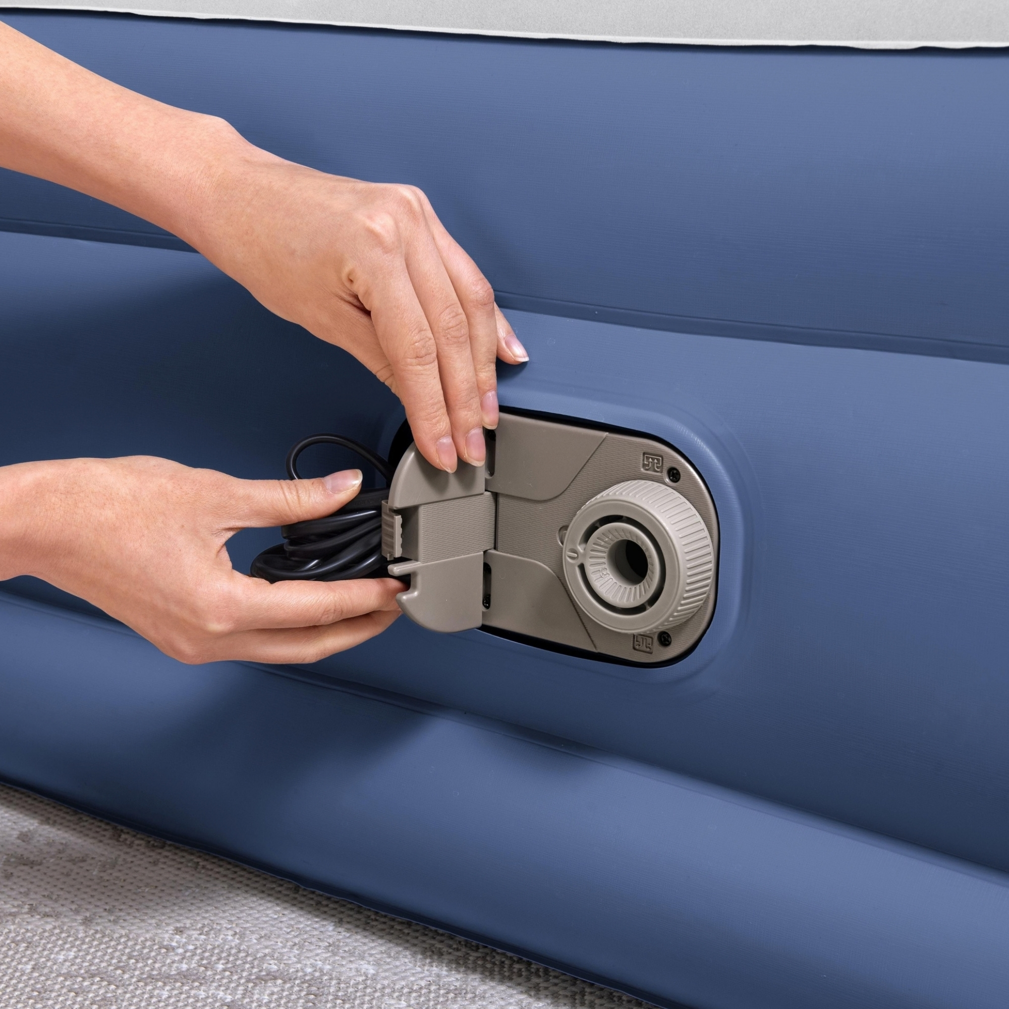 Bestway Tritech Queen Air Mattress with Built-In AC Pump, 2.03m - Image 4